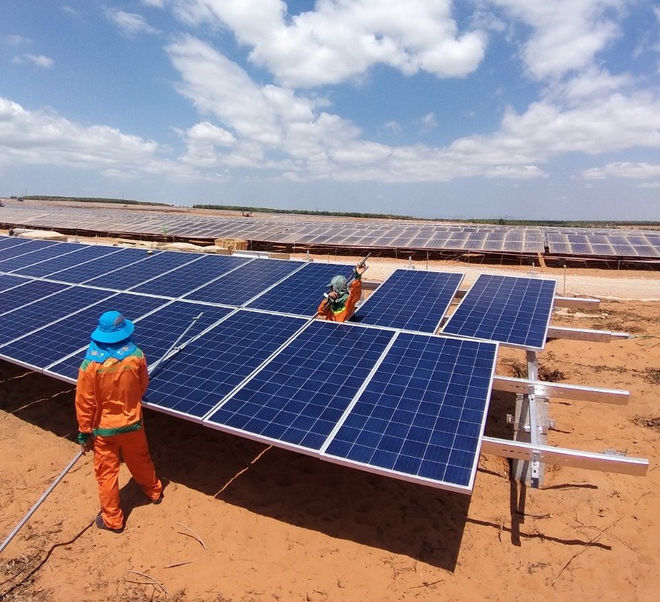 TỨ TRỤ SOLAR | Thi công điện năng lượng mặt trời áp mái Bình Thuận, Ninh Thuận 